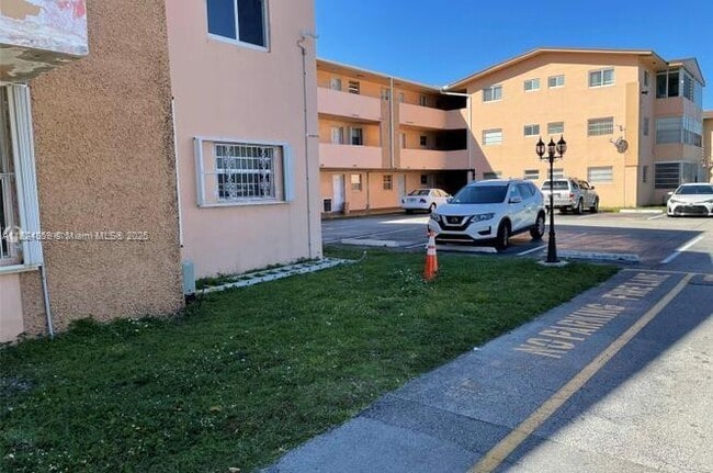 Building Photo - 120 Royal Palm Rd Unit 215 Rental