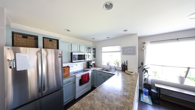 Photo - 3 Bed 2.5 Bath - Cat Friendly - Groups - NAS Whidbey