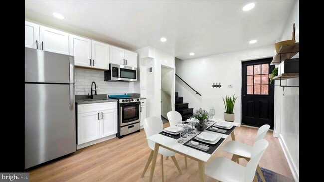 Photo - 109 W Thompson St