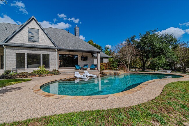Photo - 15569 Crown Oaks Dr
