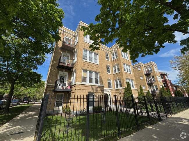 Building Photo - 3538 W Ainslie St Unit G Rental