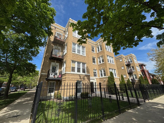 Photo - 3538 W Ainslie St Condo Unit G