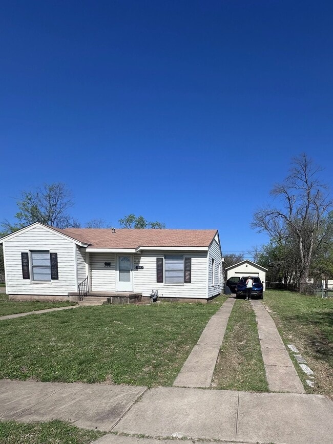 Photo - 3625 Maple Ave