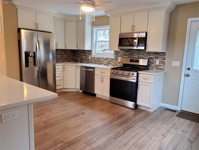 Photo - 128 Bayville Ave