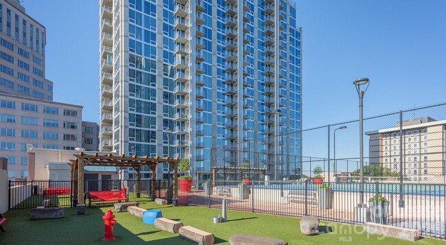 Building Photo - 640 N Church St Unit S5-S