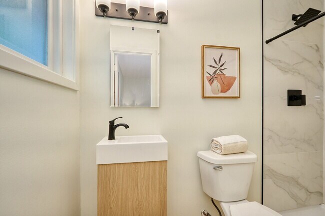 Photo - 565 Transit Ave