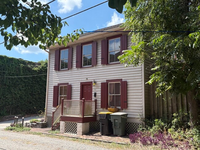 Front view - 541 E Jones Ln