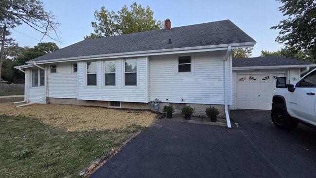 Photo - 855 Wood Ave