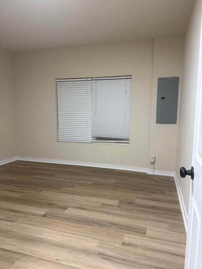 Photo - 628 Abbey Village Cir