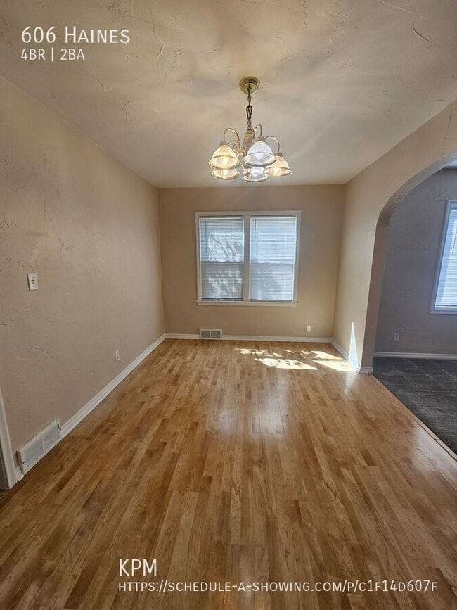 Photo - 606 Haines-