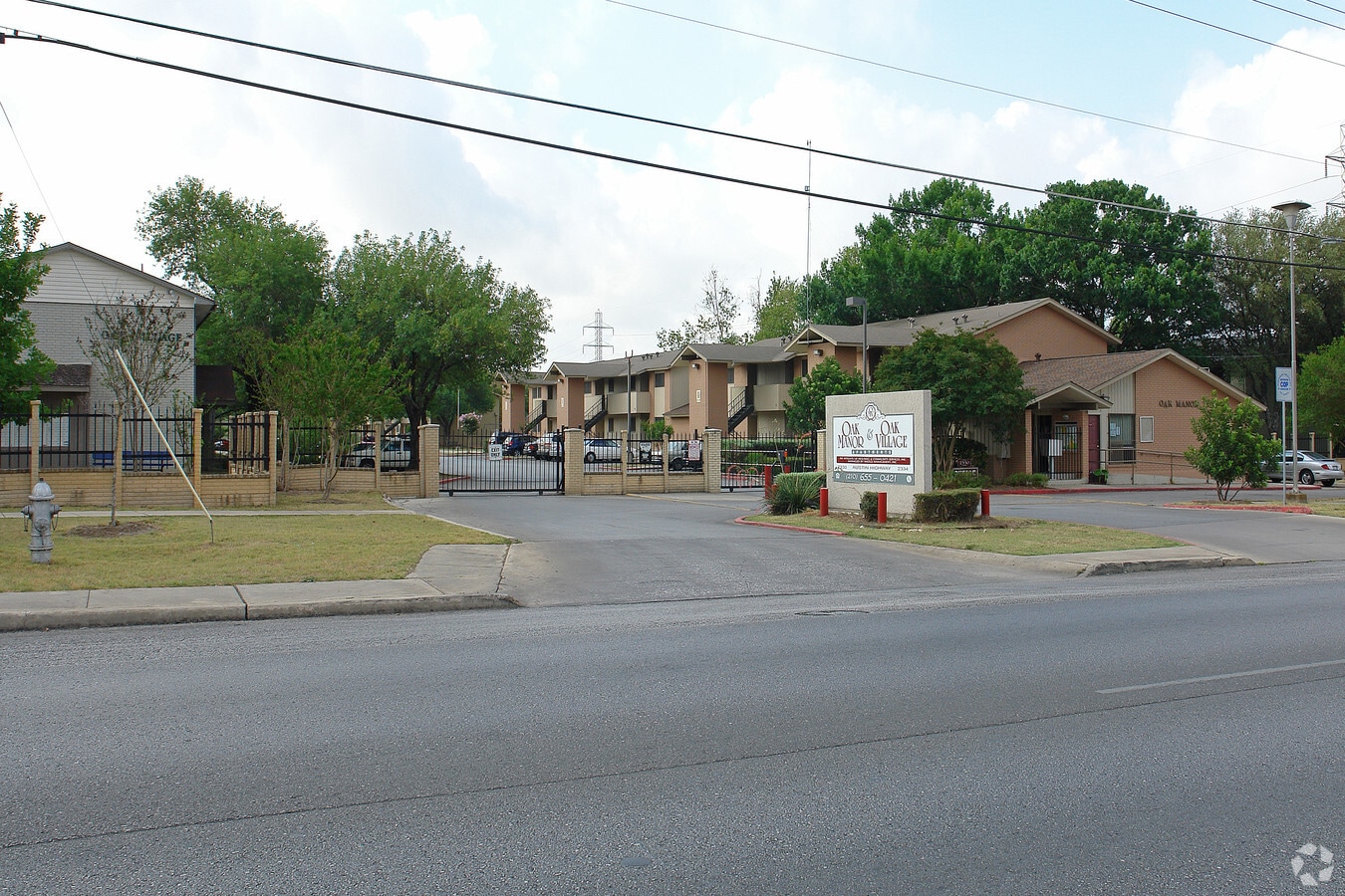 Oak Manor - Oak Manor Apartments