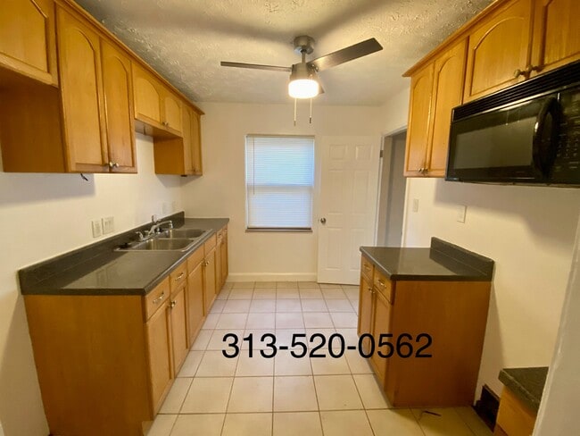 Photo - 15881 Manor