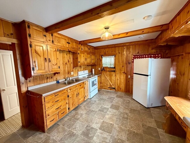 Building Photo - 407 N State St Unit Upper