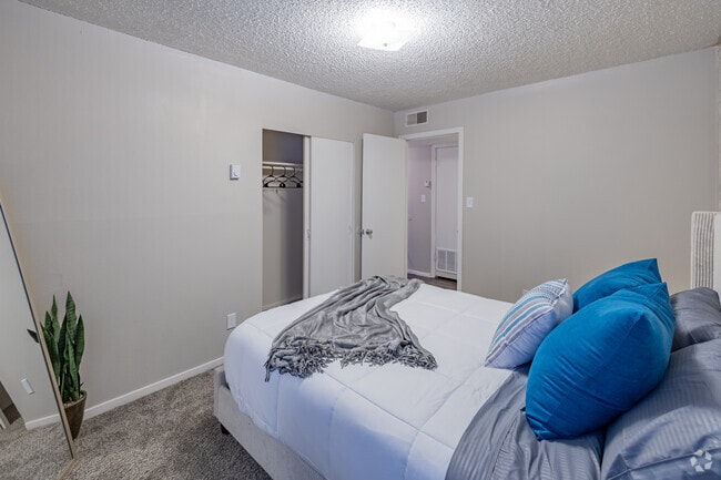 2BR, 1BA - 850SF - Bedroom