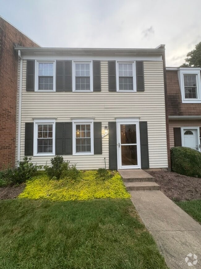 Building Photo - 1512 Skirmish Run Dr Unit Richmond Skirmish House