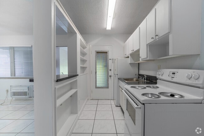 1BR, 1BA - 415SF - Kitchen