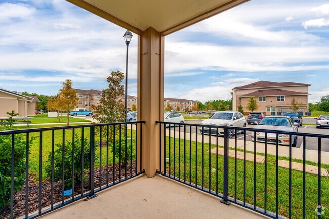 2BR, 2BA - 1008SF - Patio