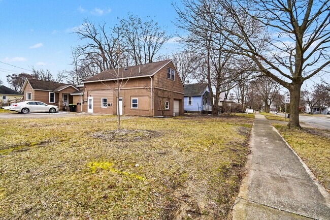 Photo - 2 Bedroom Rental Loft With Garage - $1150/Month Unit 4