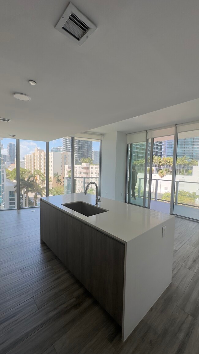 Photo - 1900 N Bayshore Dr