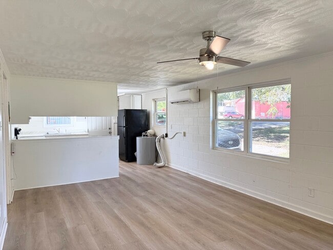 Photo - For Rent – $1,100/month | 2 Bed | 1 Bath Unit 2966 Old Shelby Rd