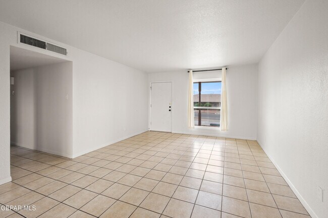 Photo - 7139 Orizaba Ave