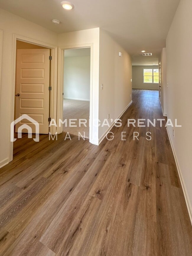 Photo - Spacious & Modern 4-Bedroom, with Blinds Included!! Retreat in Magnolia Hills - Pet-Friendly! Ava...