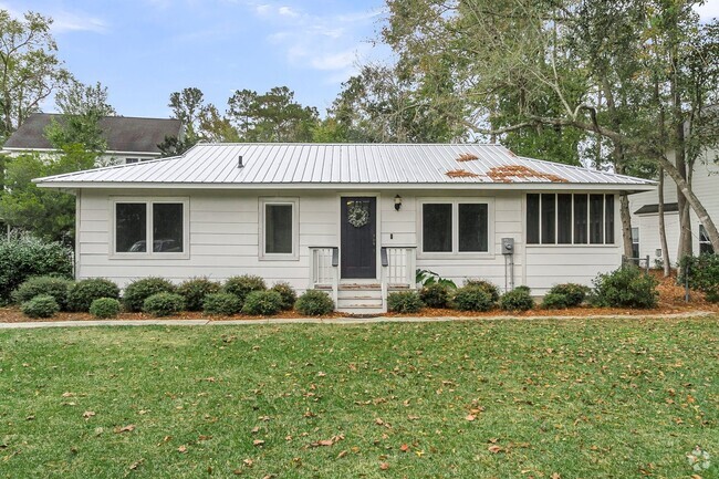 Building Photo - Charming Summerville Home