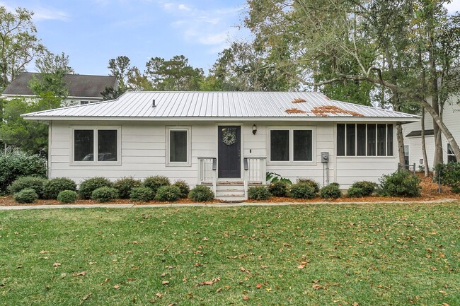 Charming Summerville Home - Charming Summerville Home