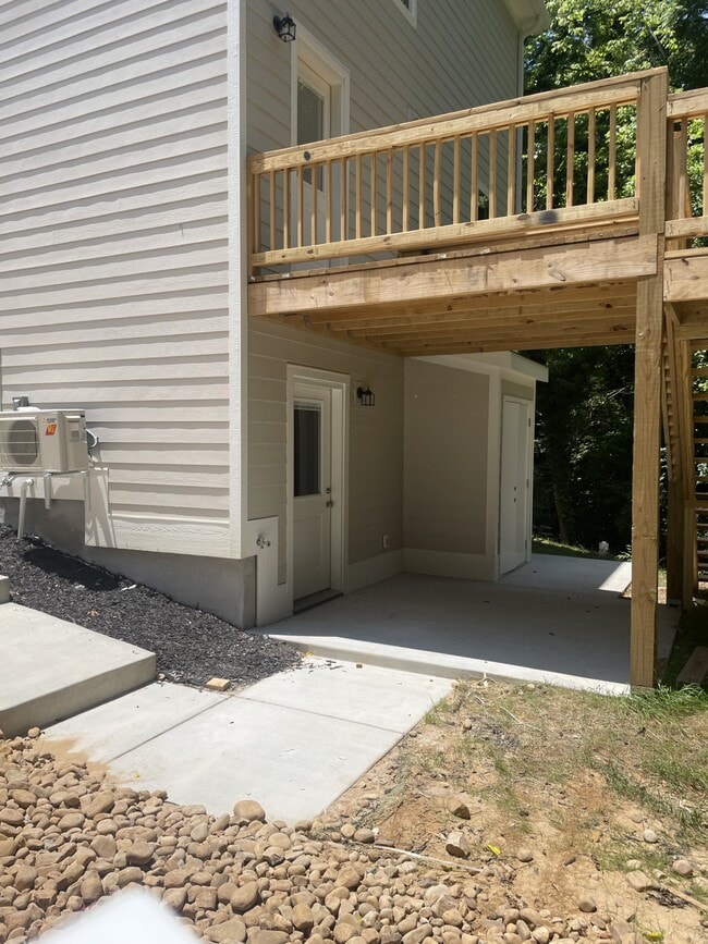 Building Photo - 3907 Wilsonia Ave Unit A