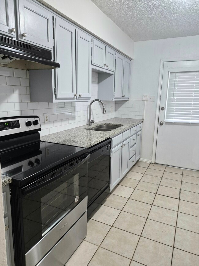 Building Photo - 214 Pine Meadow Dr