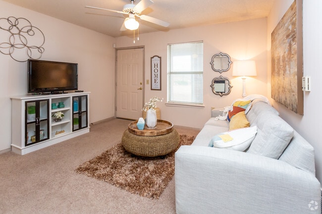 1BR, 1BA - 538 SF - Living Area