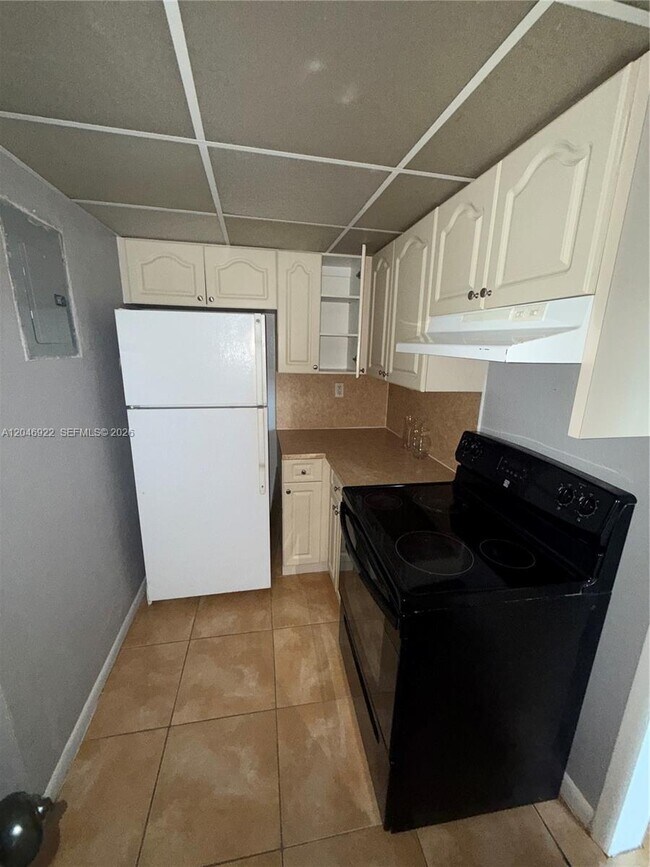 Building Photo - 6960 Miami Gardens Dr Unit 2-431A