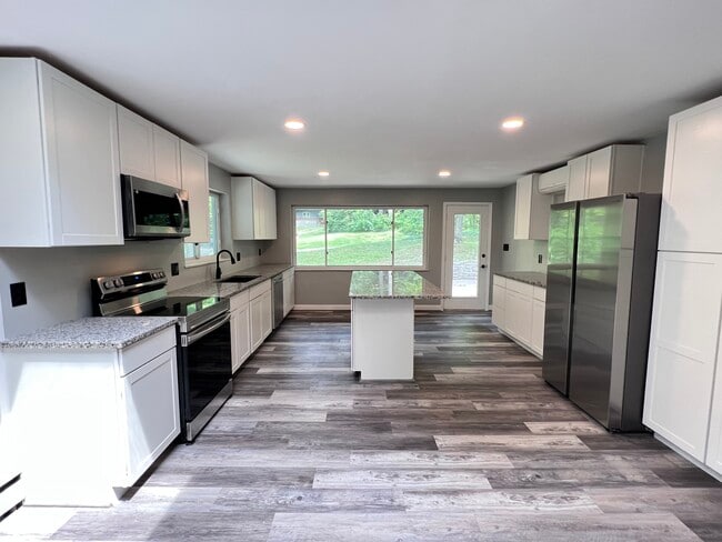 Photo - 9499 Maple Knoll Dr