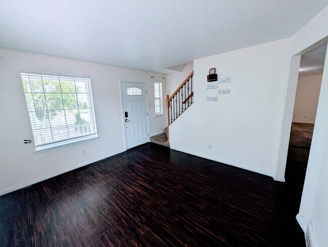 749 Country Club Dr