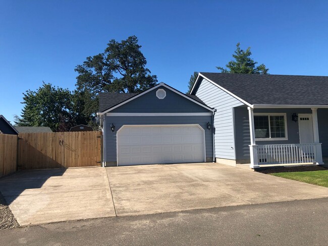 Photo - Updated 3 bedroom 2 bath house in Veneta!