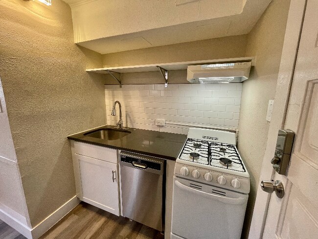 Photo - 1575 N Gaylord St Unit 7