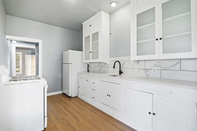 438 W Kings Hwy Unit 2