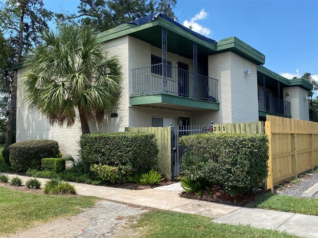 Photo - 211 W 17th St