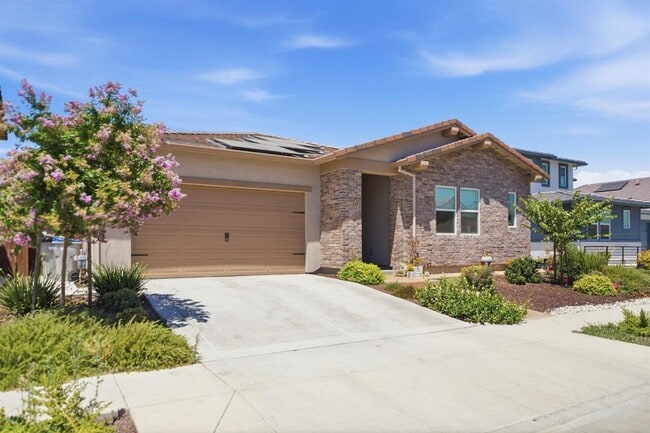 2013 Santos St