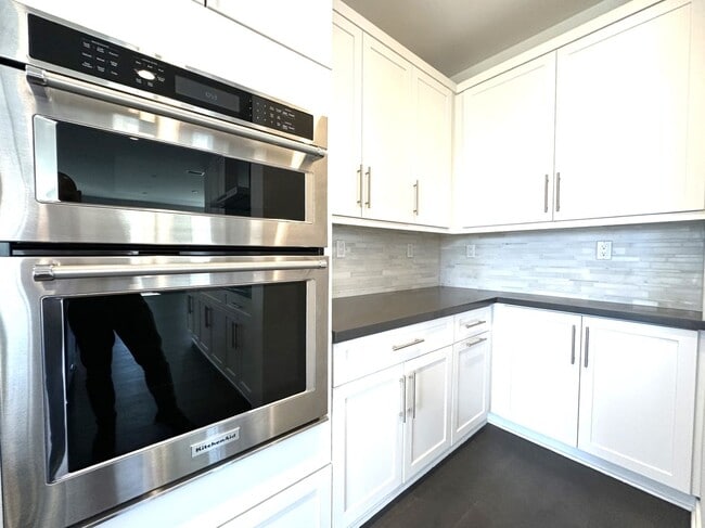 Photo - Spacious 3 Bdrm Detached Home Located Cent...