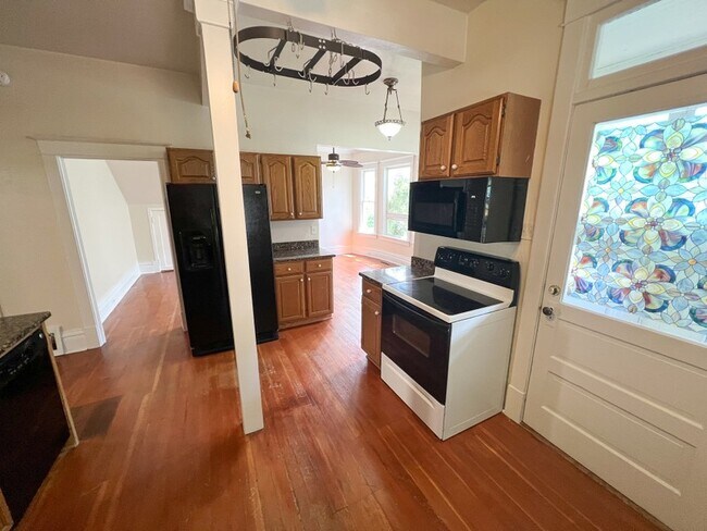 Photo - 133 M St