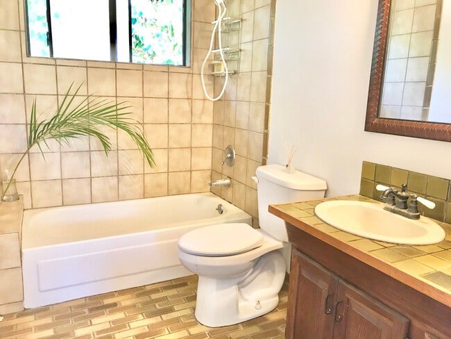 Photo - 317 Auhana Rd Unidad B upstairs ohana