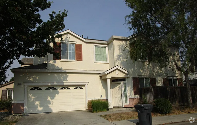 Building Photo - Great location Rental