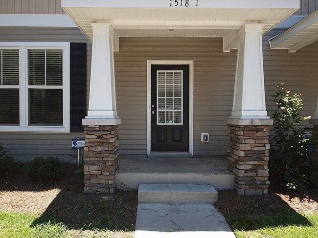 Photo - "Hamptons On High"- Gorgeous 4 BD 4 BA TOWNHOUSE