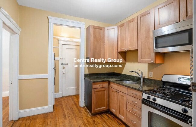 Building Photo - 59 Lanark Rd Unit 2 Rental