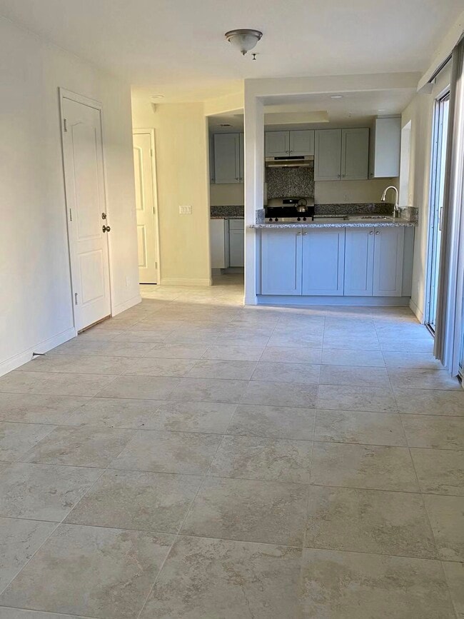 Photo - 809 W Duarte Rd