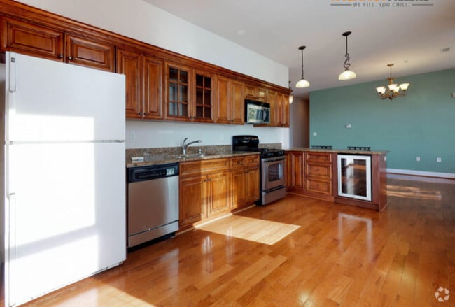 Building Photo - 2101 Bolton St Unit 3 Rental