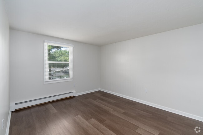 2BA, 1BR - 870SF - Bedroom