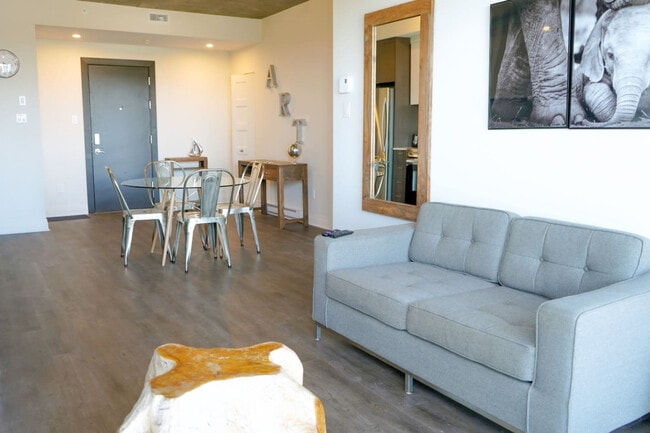 Building Photo - 11201 Boul Cavendish