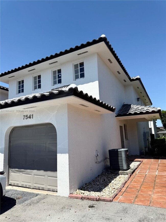 Building Photo - 7541 NW 176th Terrace Unit 7541